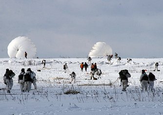 Новобранцы десантно-штурмового соединения ВВО совершили первые Новобранцы десантно-штурмового соединения ВВО совершили первые