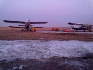 Прыжок с парой парашютов. (Магнитогорск, аэродром Приморский Прыжок с парой парашютов. (Магнитогорск, аэродром Приморский)