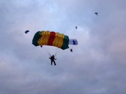 Занятия парашютным спортом Занятия парашютным спортом